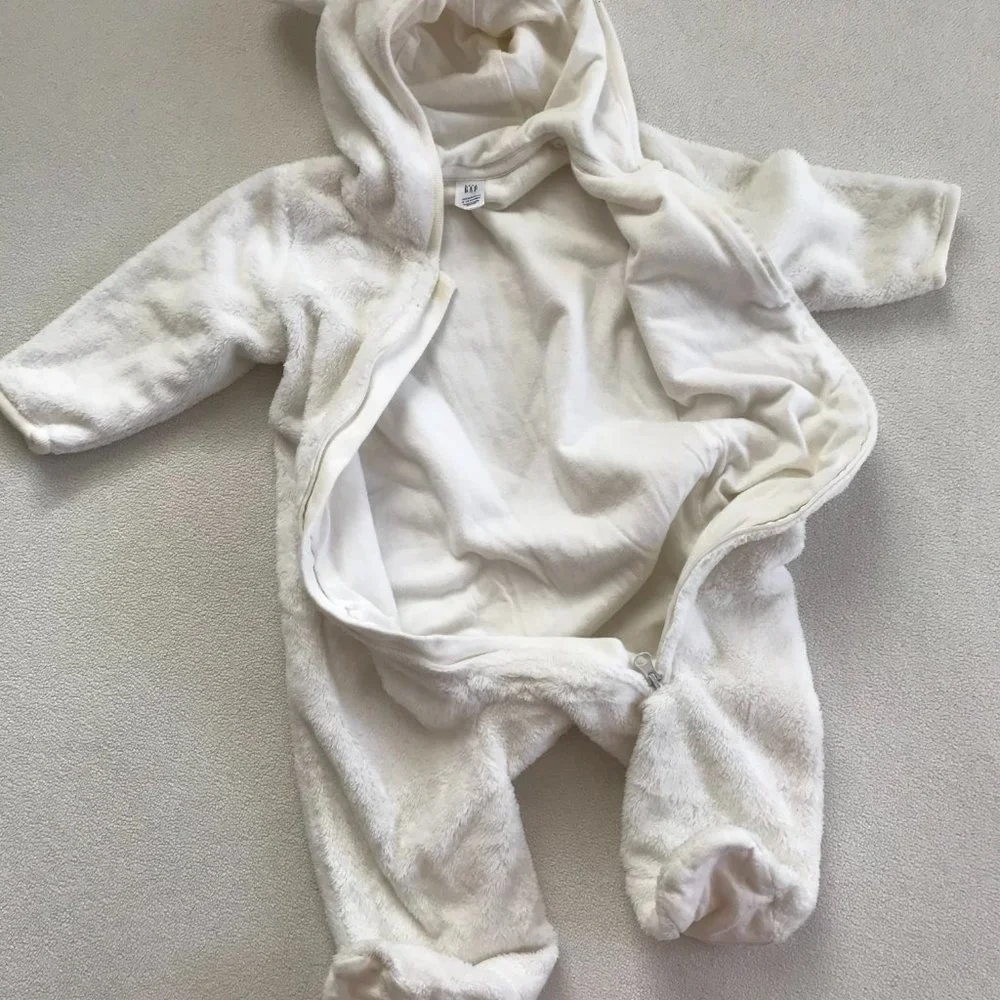 Baby GAP, 6-12M, 100% Cotton Lined Faux Fur Shell Hooded Coverall, Polar Bear - Picture 4 of 11